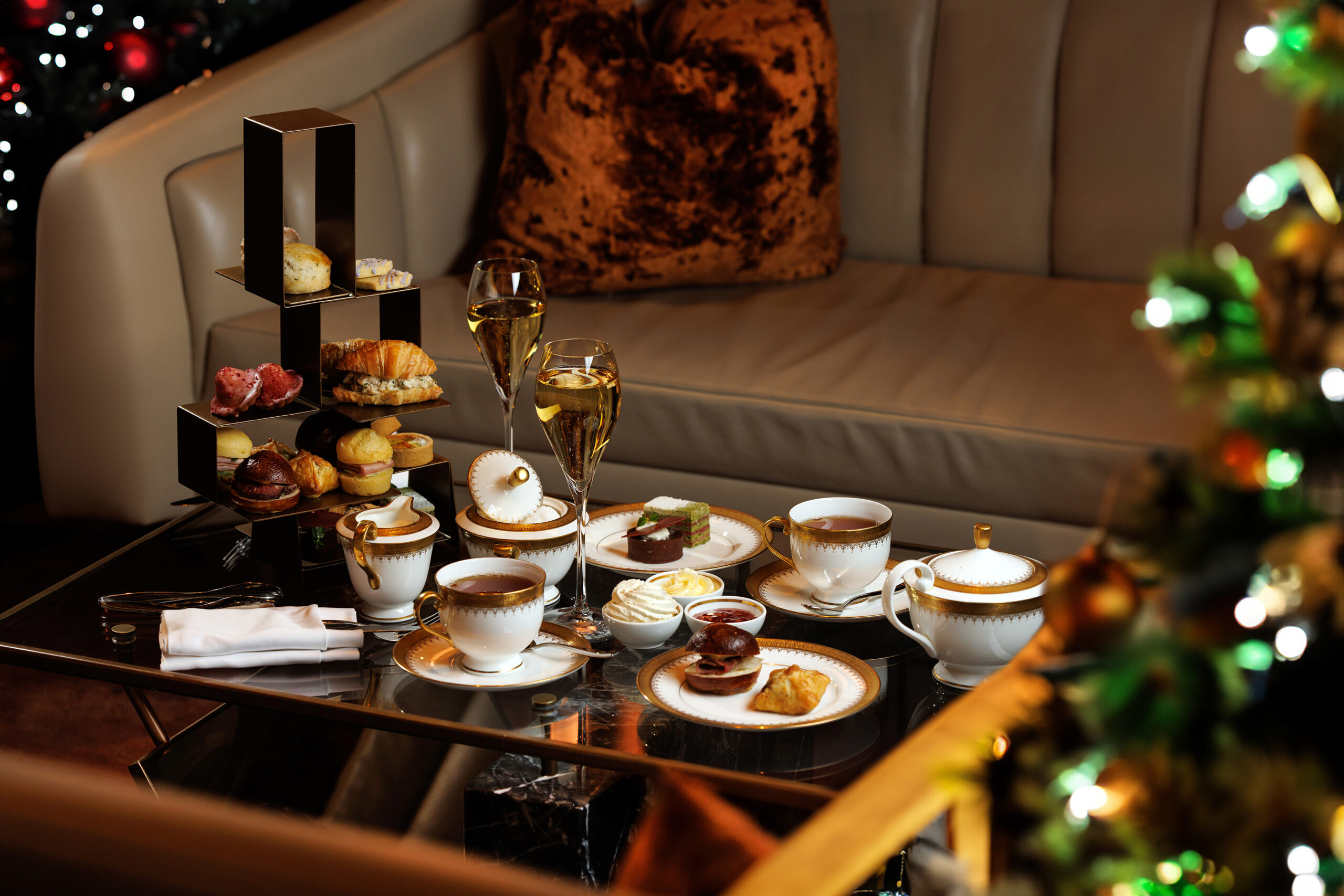 Iconic Urban Getaways Filled with Holiday Cheer & Opulent Seasonal Delights - Fairmont Royal York