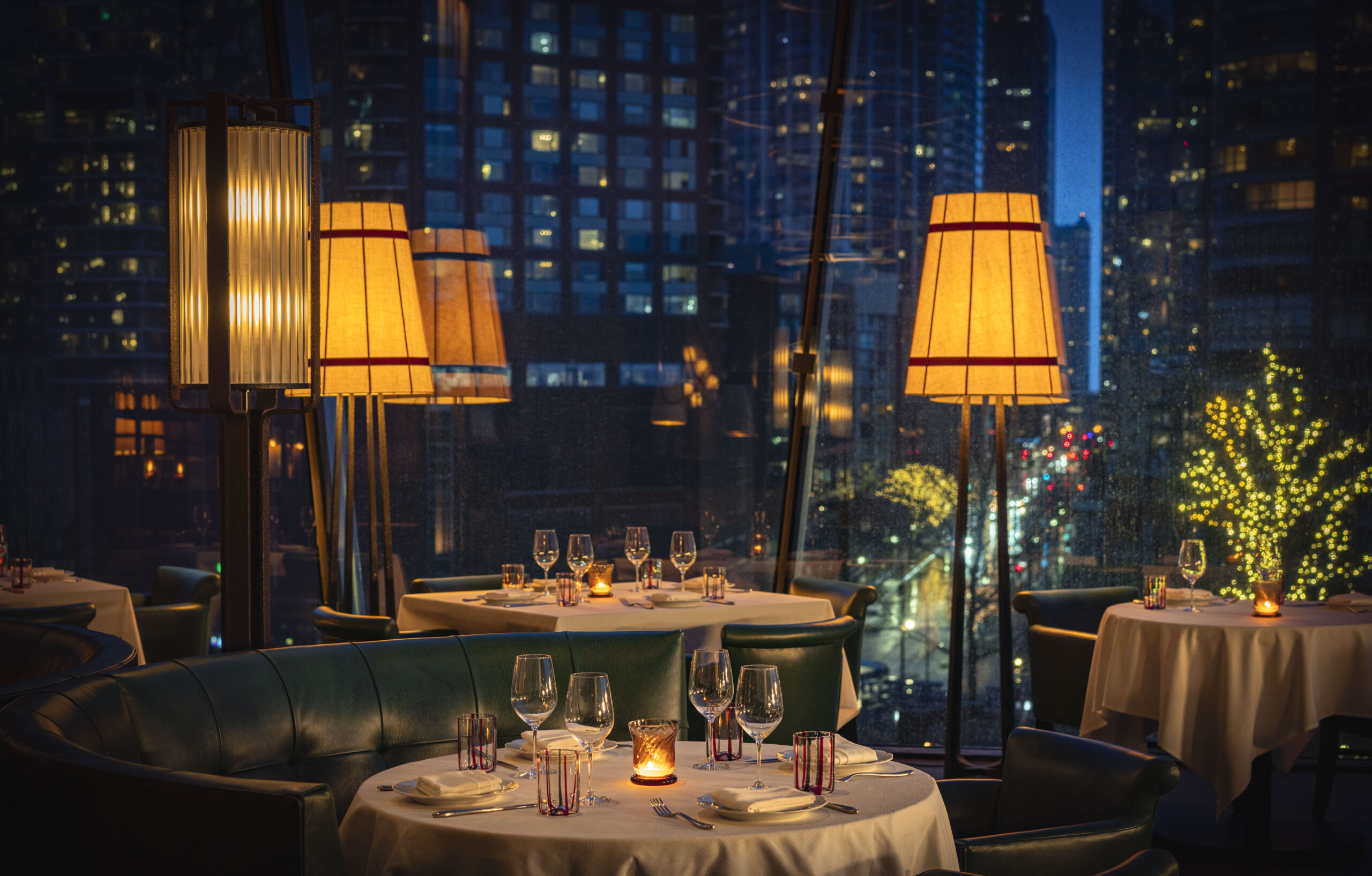 Iconic Urban Getaways Filled with Holiday Cheer & Opulent Seasonal Delights - Image credit The St. Regis Chicago