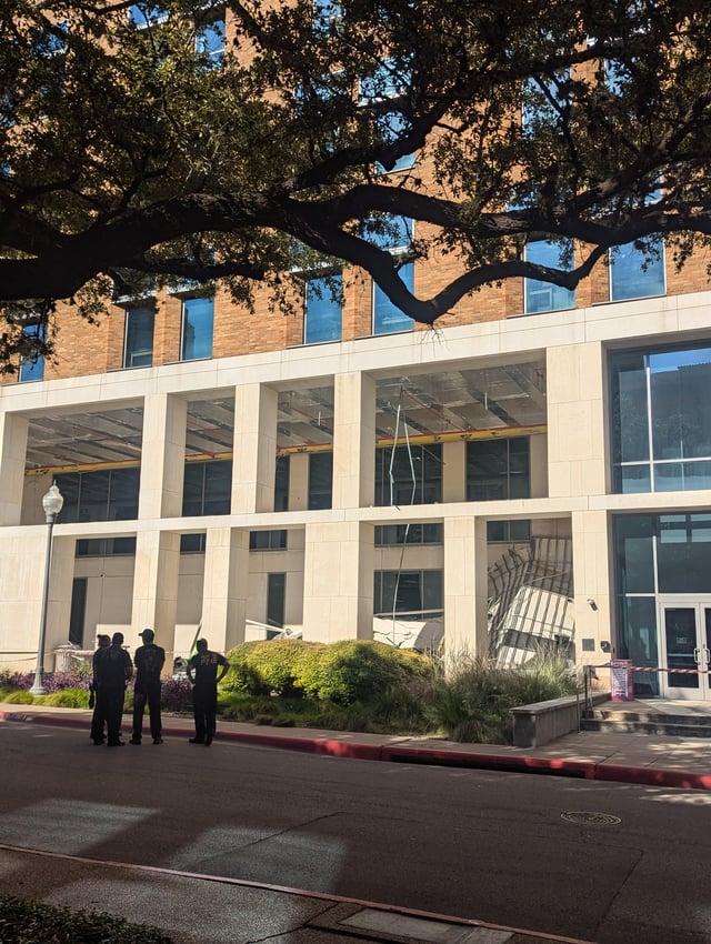 Part of UT Norman Hackerman ceiling has collapsed