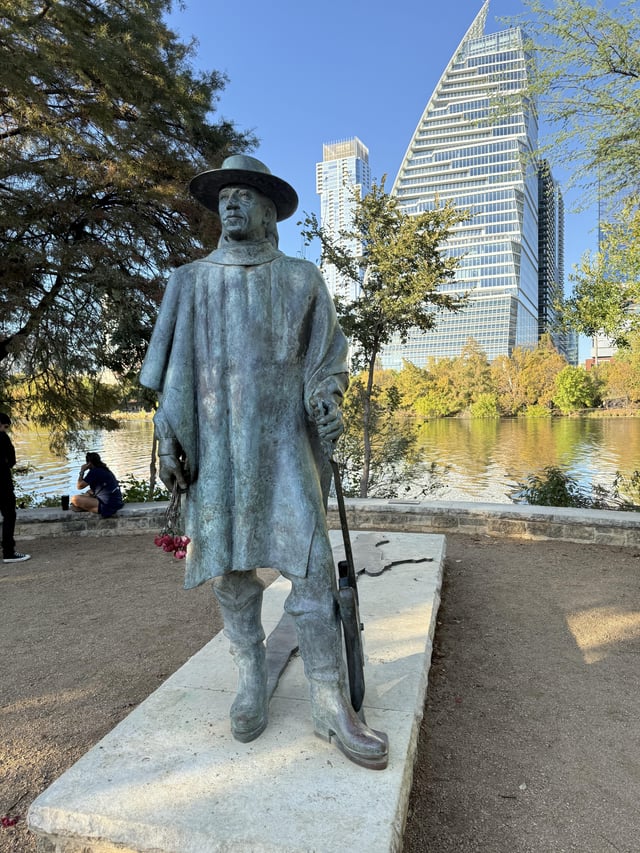 SRV Statue