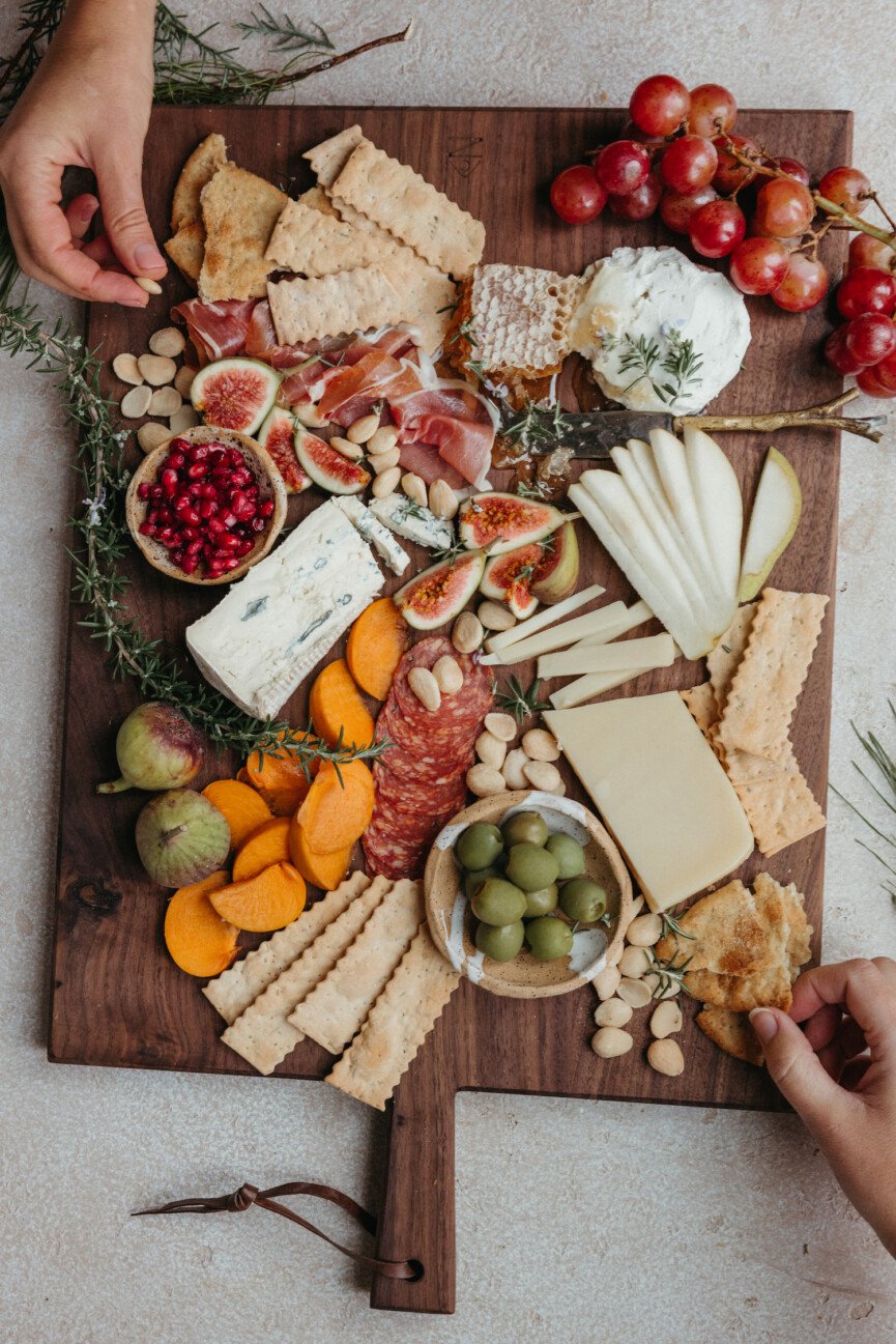 holiday cheese board_charcuterie board ideas