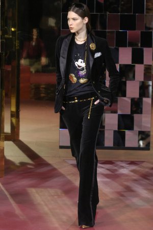 00550h-dolce-gabbana-fall-2004-ready-to-wear-jovita.jpg