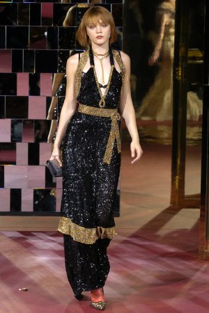 00710h-dolce-gabbana-fall-2004-ready-to-wear-jessica-stam.jpg