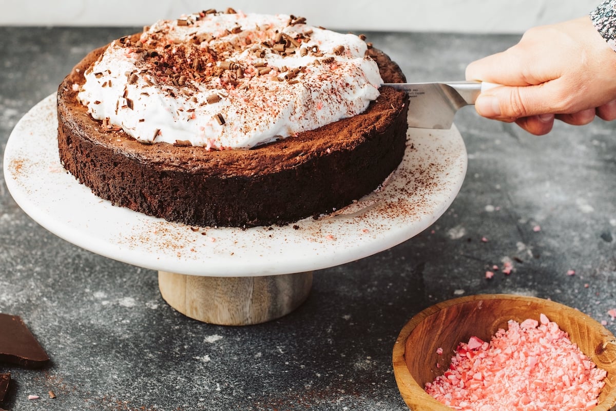 peppermint hot chocolate cake