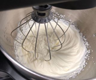 KitchenAid 5.6L Bowl Lift Stand Mixer cream