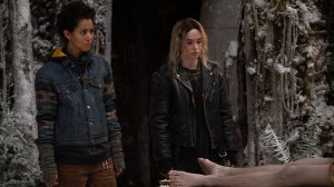 (L-R): Jasmin Savoy Brown as Teen Taissa and Sophie Thatcher as Teen Natalie in YELLOWJACKETS,