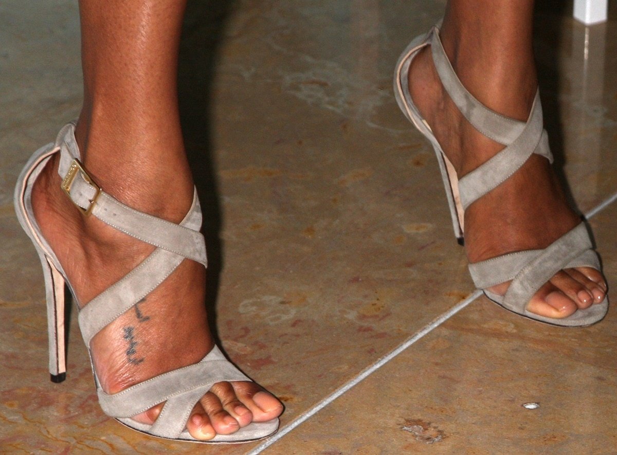 Zoe Saldana shows off her foot tattoo and elegant Jimmy Choo sandals