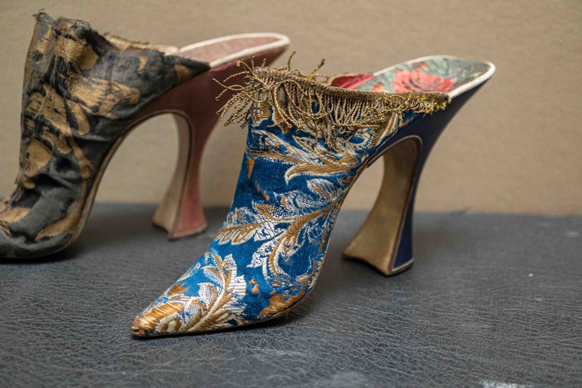 These two mules showcase some lovely stitch work, embroidery and other delicate stuff.