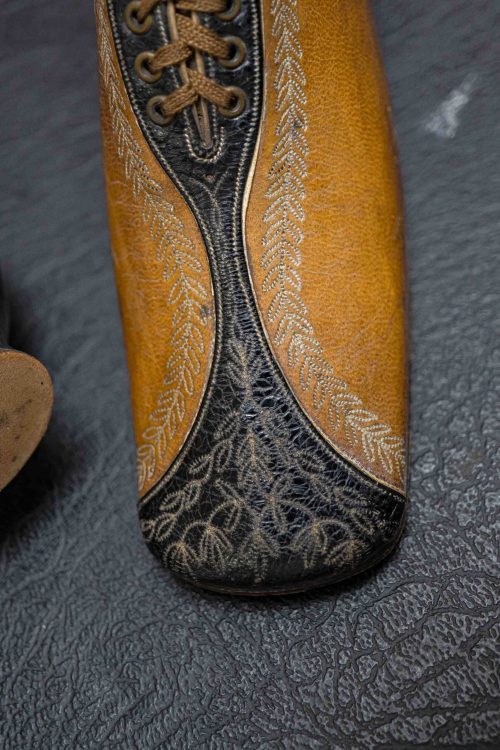 Also these uppers are very decorated, but more with only contrasting stitching.