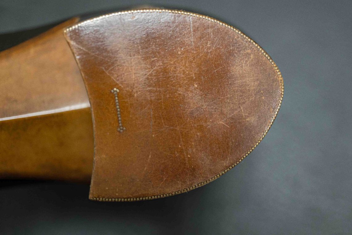 Look at this heel, and the line of nails placed super close to the edge.