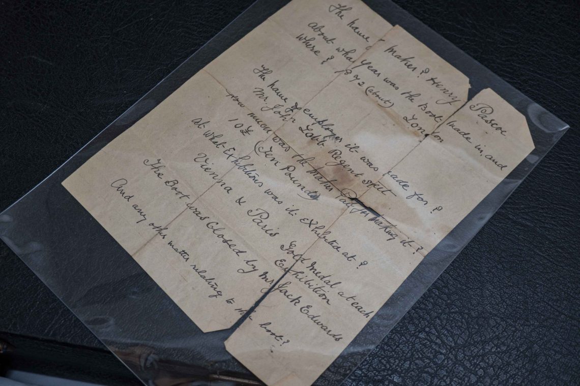 A letter that accompany the shoe, which is always great to see.
