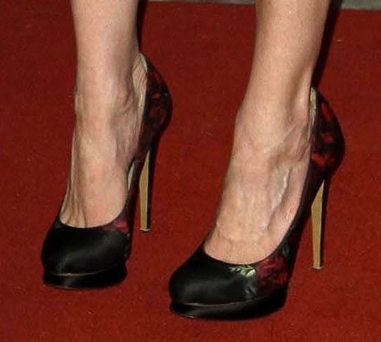 Kirsten Dunst showcases her feet in Nicholas Kirkwood floral print satin pumps featuring a striking blend of elegance and bold design on the red carpet